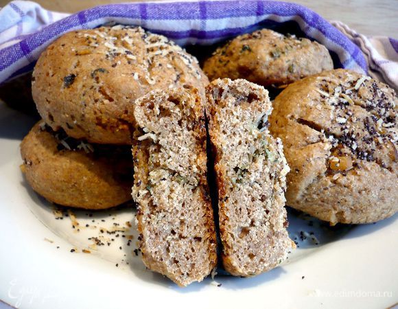 Вкусно, например, если разрезать булочки вдоль и смазать сливочным маслом! Угощайтесь и угощайте!