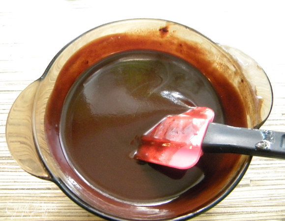 Топим шоколад с маслом.