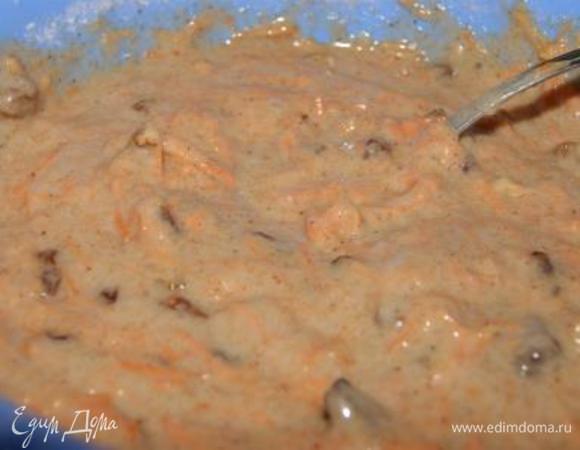 Добавить морковь, аккуратно перемешать.