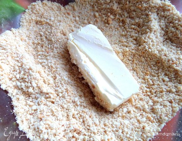 Делаем крошку,добавляем мягкое масло.