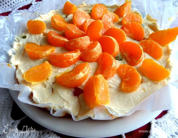 потом вынимаем с бумагой на тарелку.