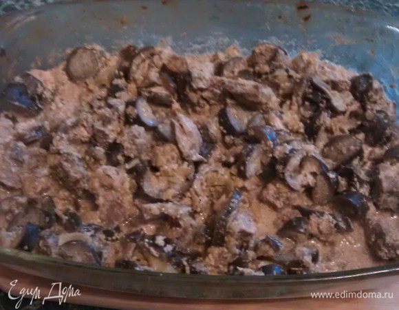 Через 2 часа выключаем духовку и оставляем в закрытой духовке минут на 40. Вид получился не очень веселый, но если при подаче присыпать укропчиком и украсить свежими овощами, то получается очень весело :) На вкус мясо похоже на говядину, но более сладкое.

Рагу получилось вкусное, мясо мягкое - если вдруг найдете конину, советую приготовить :)

Вместо баклажанов можно положить в рагу болгарский перец, картошку и морковь. 