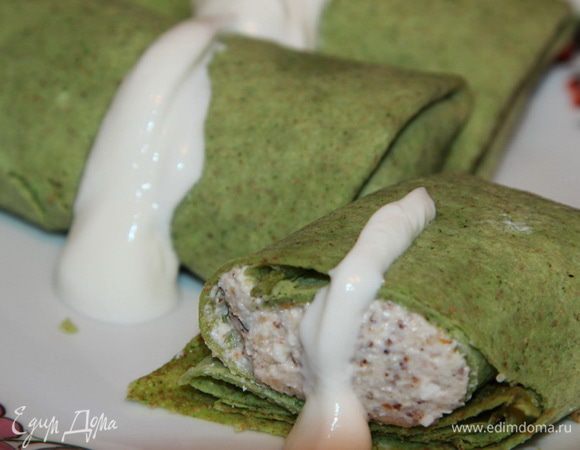 А дальше - ваша фантазия. Я ограничила фантазию свою только небольшим количеством сметаны. Приглашаем всех к столу и - приятного аппетита! 