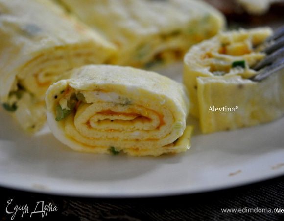 Скрутим осторожно в рулет. Подаем тут же. Приятного аппетита!
