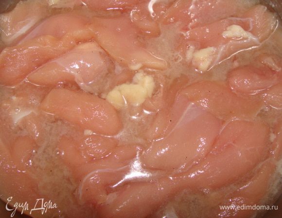  Замочить в маринаде на полчаса.