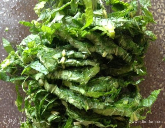 Для начала разогреем духовку до 180 градусов.
вымоем мяту, оборвем листочки и просушим их. Измельчим.
Впрочем, мяту можно взять и сушеную, где-то 1 ч.л.