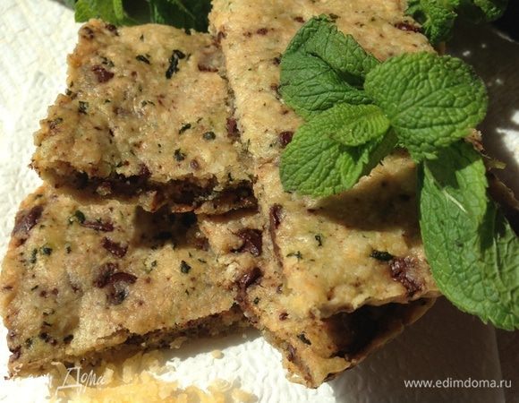 Завариваем кофе/чай, а может наливаем бокал вина...
Аккуратно вынимаем из формы (я перевернула форму, придерживая печенье рукой)..
Дегустируем....
И решаем нравится печенье или нет...
