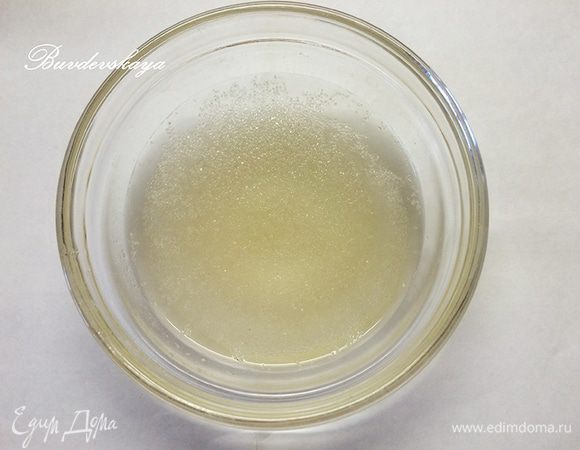 Готовим Сливочно-сырный мусс. Желатин замочить в 25 гр. холодной воды. .