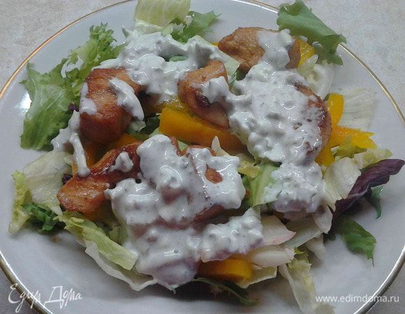 Все полить соусом. И можно угощать. Просто, быстро и очень вкусно. приятного аппетита.