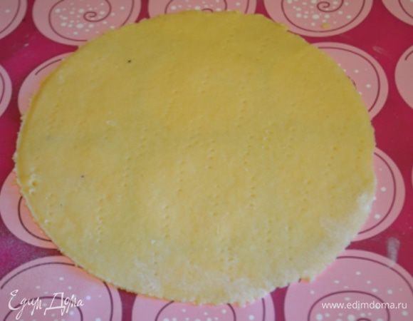 Перекладываем на противень, застеленный пергаментом или силиконовым ковриком, накалываем вилкой и выпекаем при 200 гр примерно 8 минут до золотистого цвета. 