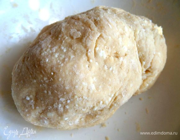 Получаем крутое тесто,похожее на пластилин и отправим в холодильник на полчаса.