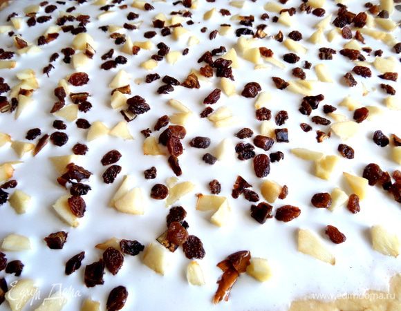 Изюм раскидать равномерно...