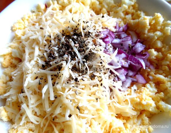 Базилик и соль,если нужно.