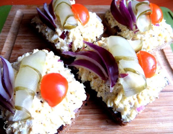 Рядом пристраиваем красный лук)))