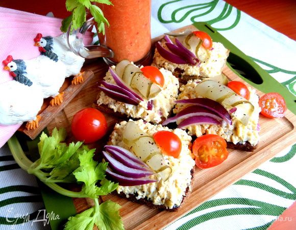 Подаём с овощным напитком.