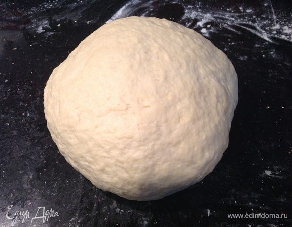 И замесить гладкое тесто.