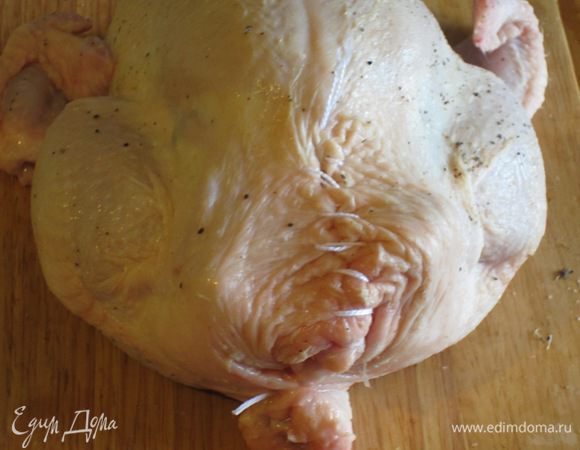 Зашить отверстие кулинарной ниткой.