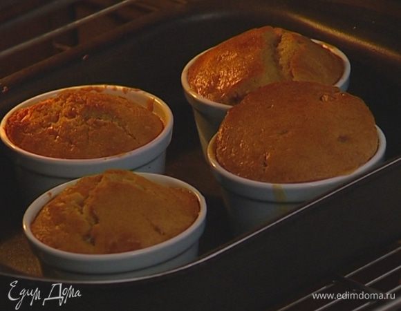 Выпекать в разогретой духовке 25–30 минут. 