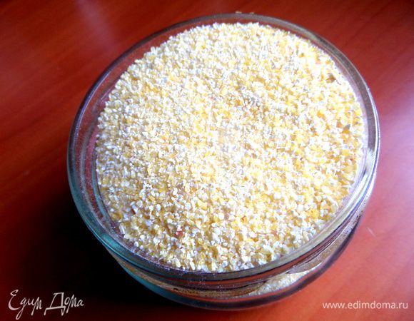 Можно обмакнуть в молотые орешки, но я решила взять крупу.