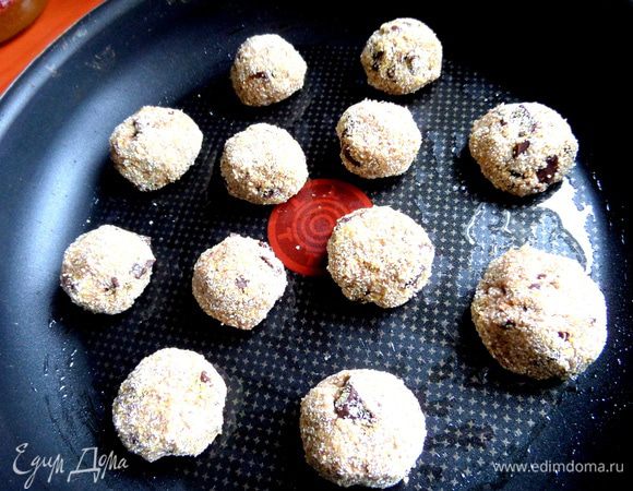 Раскладываем в смазанную форму и печём минут 15 при 180*.