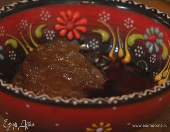 Приготовить маринад: соединить соевый соус с мирином и имбирем, все перемешать.