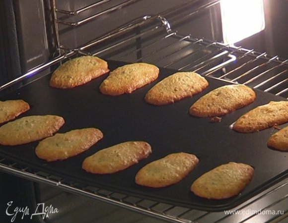 Выпекать 10¬–¬12 минут в разогретой духовке.