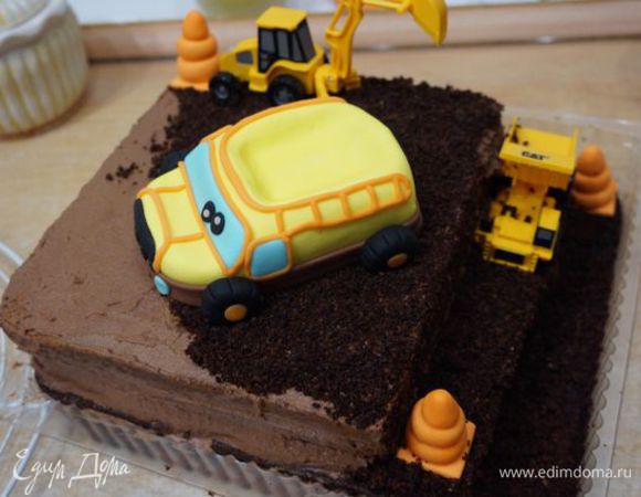 Мастер-классов по лепке сахарных фигурок я делать не буду, потому как сама далеко не мастер. Украсить можно и пластиковыми игрушками, "обломки" сделать из шоколадного печенья, типа Орео, шоколадных конфет и халвы в шоколаде.