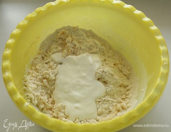 Добавить йогурт.