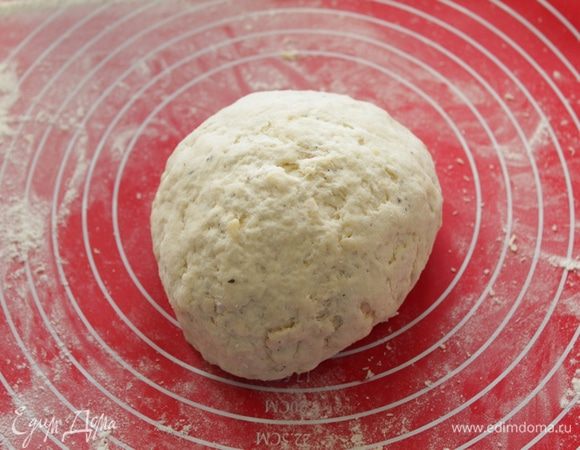 Замесить тесто.