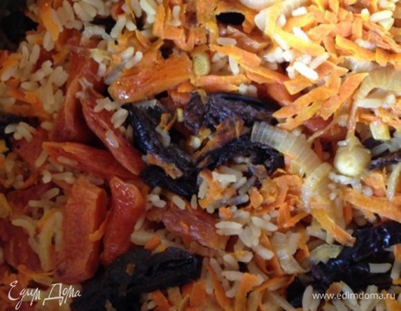 Когда вода полностью выпарится, выключаем огонь и перемешиваем плов. 
Готово!!!