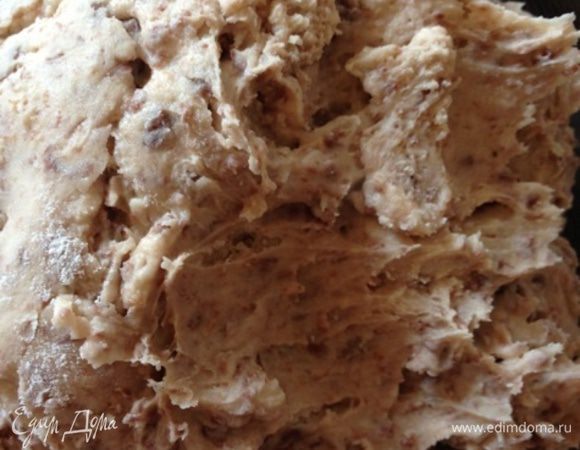 Соединить масло с сухой смесью и добавить шоколад. Перемешать. Тесто получится липковатым, поэтому лучше перед формовкой подержать его в холоде, либо воспользоваться кондитерским мешком, либо просто  сделать "кляксы", накладывая тесто ложкой.