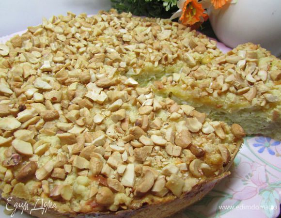 Перед подачей пирог порезать на порционные кусочки.
Приятного аппетита!