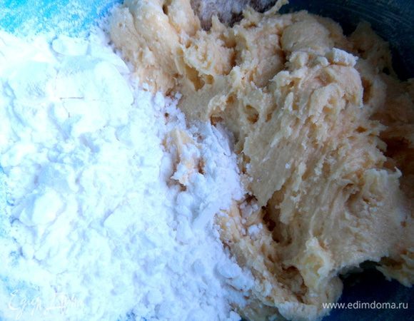 Добавим полстакана крахмала.