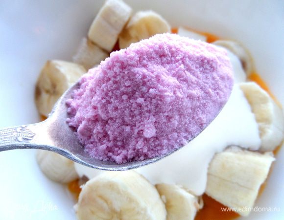 Вместо крахмала я взяла готовый сухой клюквенный кисель (тоже 2 ложки),в нём уже есть сахар,поэтому больше не добавляла,а Вы смотрите по своему вкусу,если берёте простой крахмал!