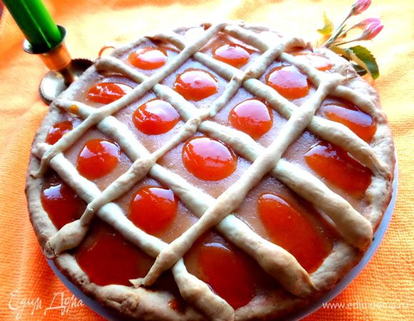 Капнем в каждую ячейку любого яркого варенья или сиропа,у меня перетёртая облепиха дала такой яркий раскрас)))