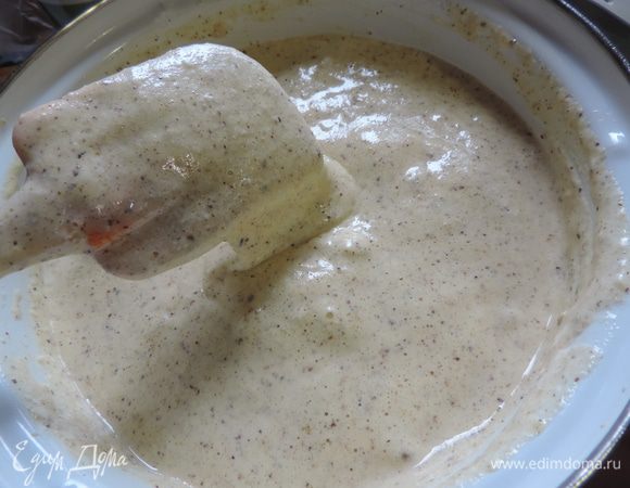 Получаем очень воздушное и довольно жидкое тесто.