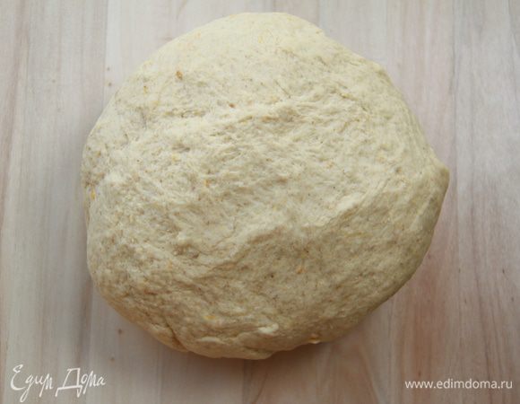 Получилось мягкое, гладкое тесто. Оставить тесто на 30 минут в тёплом месте.