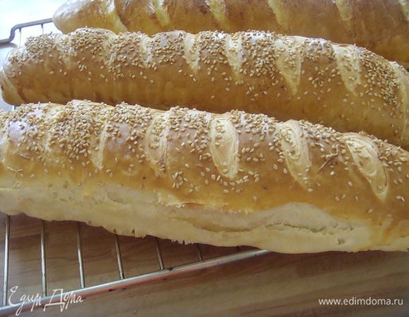 Подавать салат тёплым с кусочком свежего багета. Кто ещё не пробовал, обязательно пеките: французские багеты от Ярославы http://www.edimdoma.ru/retsepty/64760-frantsuzskiy-baget Настоятельно рекомендую!! Приятного аппетита!