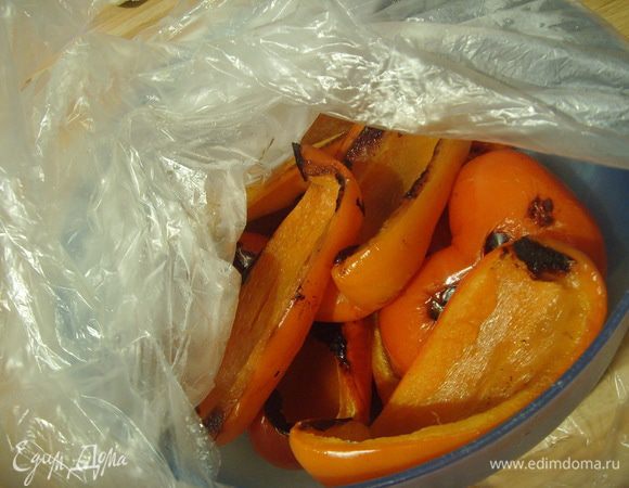 Перец я отправила попотеть, т.к. он оказался плотнее остальных овщей.