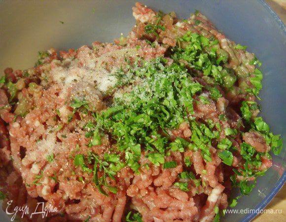 Добавить тимьян, соль, перец и хорошенечко вымешать.