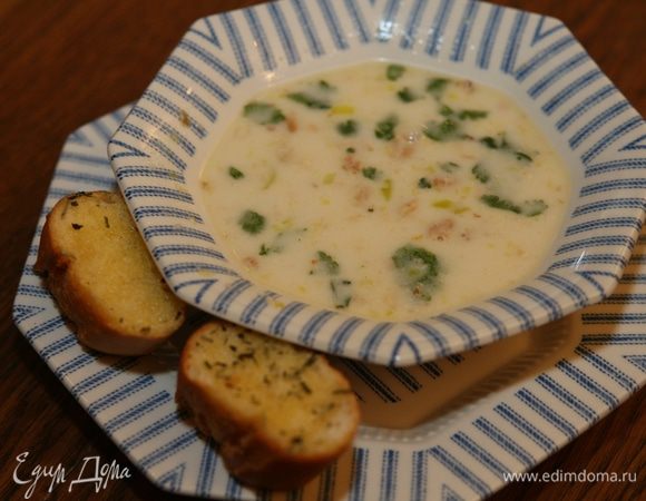 Подавать с гренками.