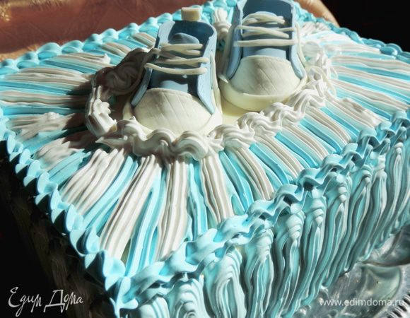 Можем подавать к столу сразу же, но лучше как следует охладить торт в холодильнике.