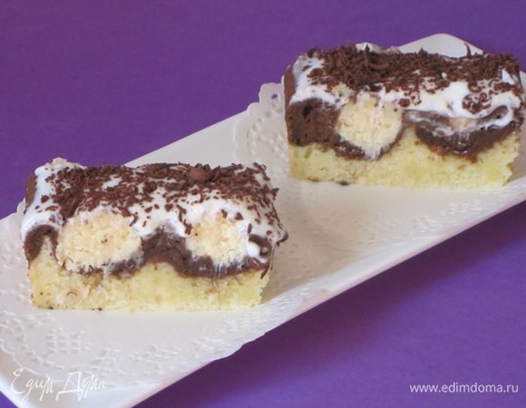 Нарезать на кусочки и подавать к чаю.