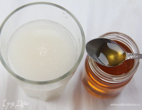 Туда же добавить ложку мёда.