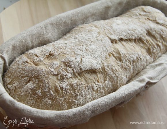 Если ставите хлеб на расстойку в корзину, то кладите швом вверх (потом хлеб из корзины переворачивается на противень и шов получается внизу). Если выпекаете в форме, то кладите швом вниз.