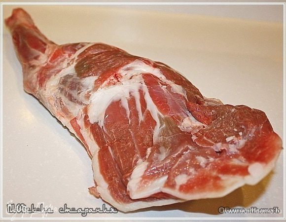 Лахи - мясо

Есть множество мнений. И все они имеют право на существование. Я пробовал готовить и со свининой и с говядиной. Скажу так – мнение неоднозначное. Оно вроде и ничего, но … баранина есть баранина. А вообще – дело вкуса, конечно.
Я обычно беру лопатку. 
