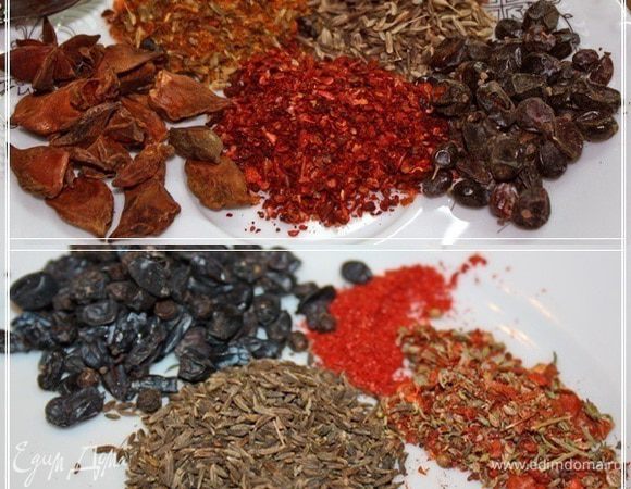 Вет - соль

С непосредственно солью все предельно понятно. Лучше всего взять крупного помола, но, на самом деле, какая будет, такая и будет
А про специи расскажу отдельно. Про свой набор. И не надо спорить. В каждой избушке – свои погремушки. Да … о количестве специй тоже говорить не буду. Это исключительно исходите из собственных пристрастий.
Замечу только что…. Бадьян. Это действительно на любителя. И сушеный гранат тоже.
