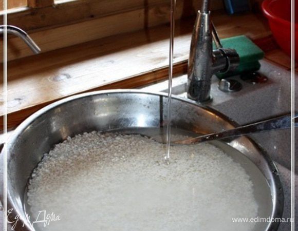 Если берется белый рис, то технология остаётся та же. И рис надо брать твёрдых сортов. И круглый. ПРОМЫВАЙТЕ!!! Тоже желательно в проточной воде.