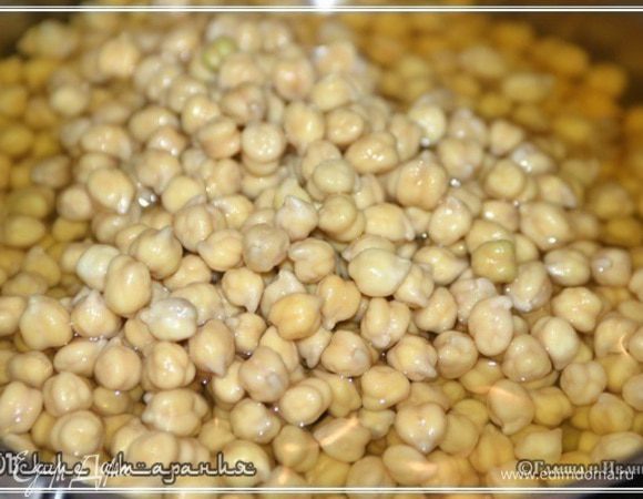 И небольшая фенечка. На любителя.  Можно добавить в плов и немного нухута. Его лучше замочить заранее. Нухут – это горох такой, кто не знает.