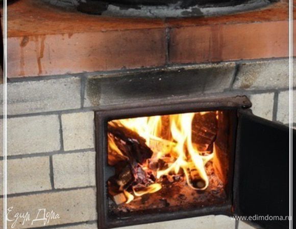 А дальше обжариваем крупные куски, которые уже будут необходимы для «потом».
Постоянно перемешиваем. И жарим. На сильном огне. Не тушим, а именно жарим.
